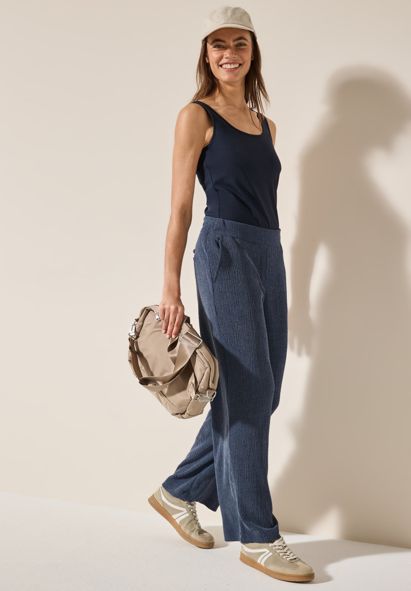 Cecil Relaxed, Weit blau