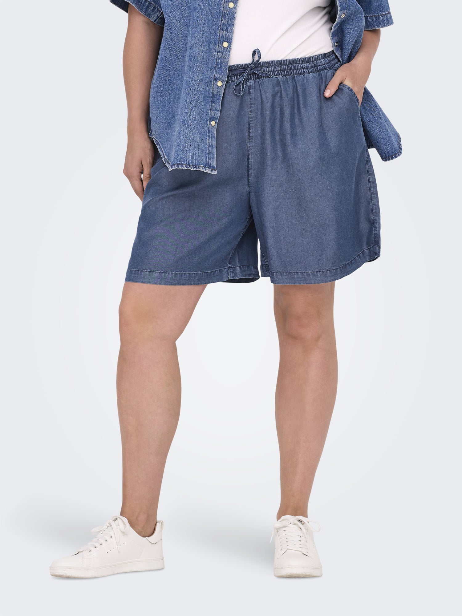 ONLY Carmakoma Shorts  dunkelblau