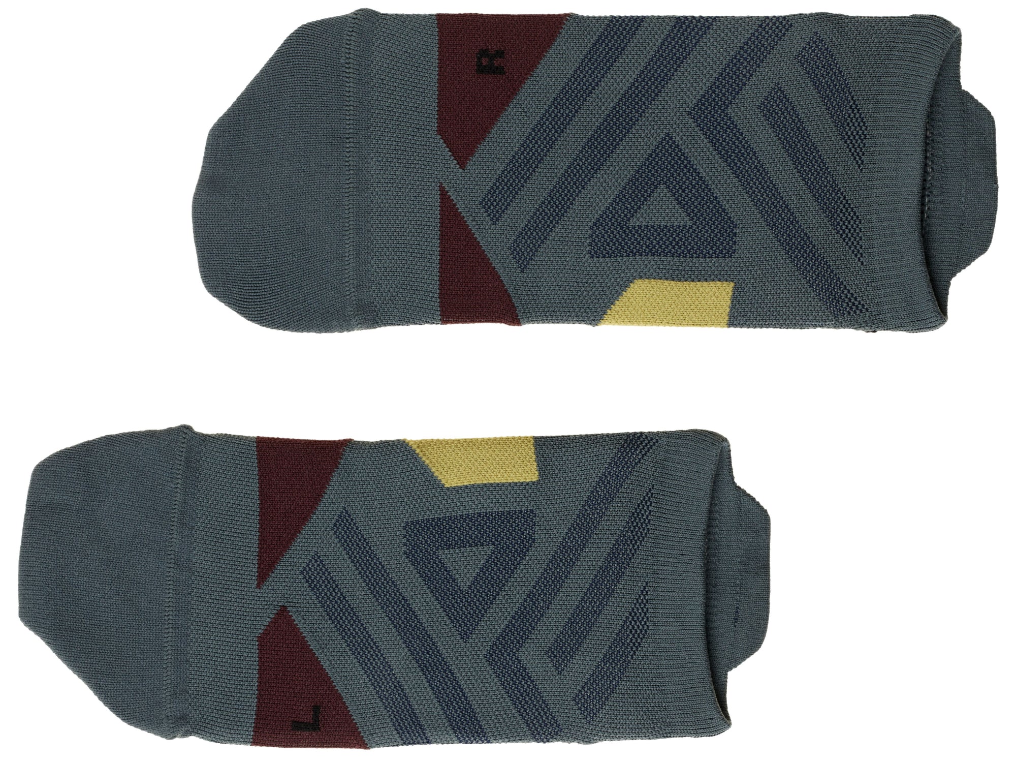 On Socken, Strümpfe  grau