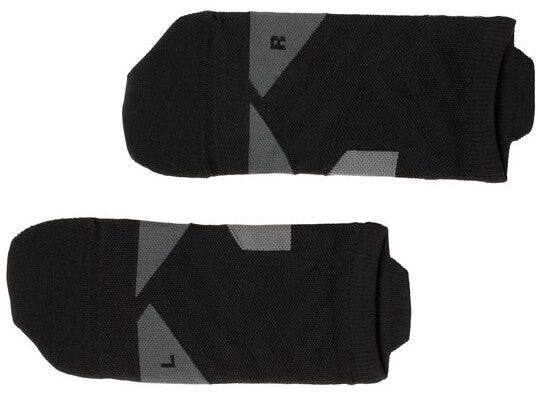 On Socken, Strümpfe schwarz