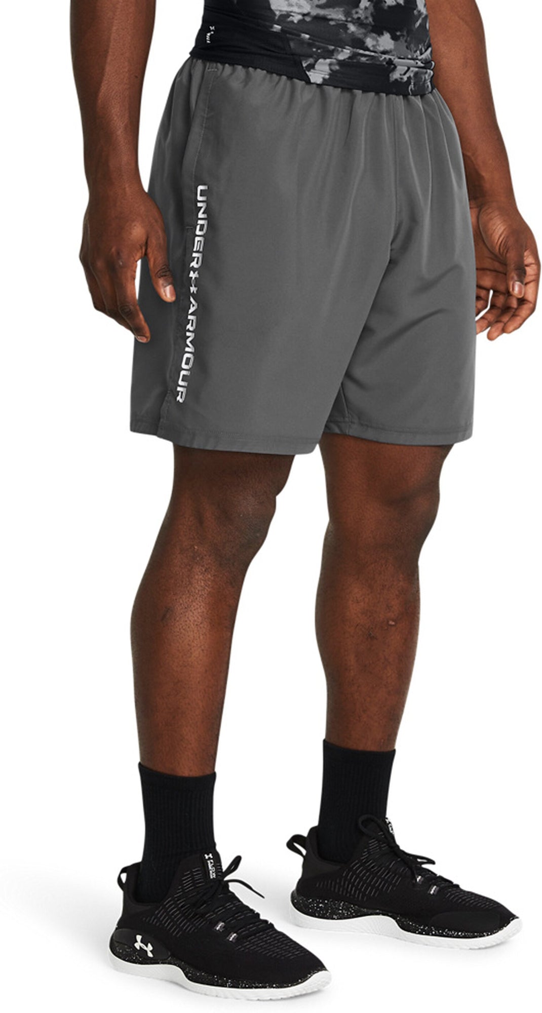 Under Armour Shorts grau