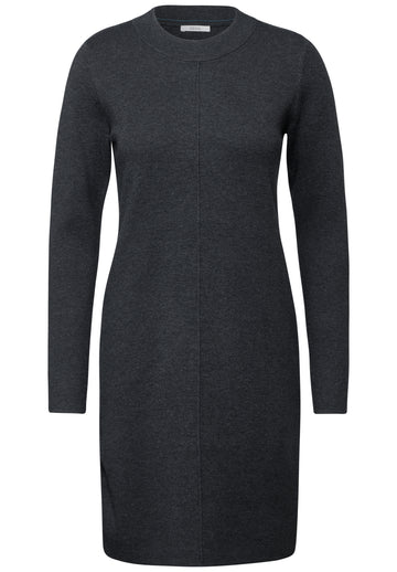 Knielanges Strickkleid