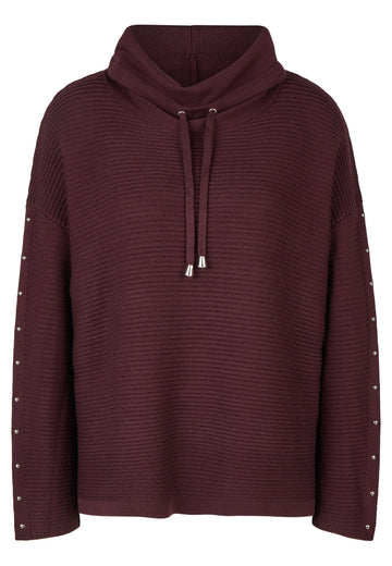 Strickpullover im Boxy-Style mit Metall-Nieten und Kordelkragen