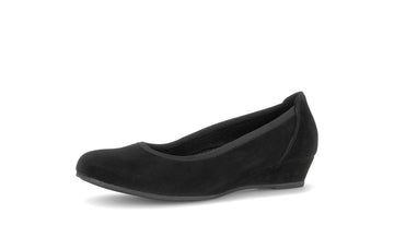 Keilpumps aus  Rauleder in Schwarz