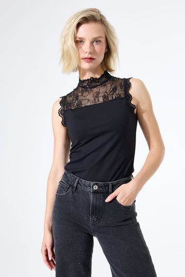 schwarzes Oberteil mit Spitze