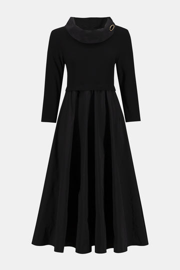 Ausgestelltes Kleid
