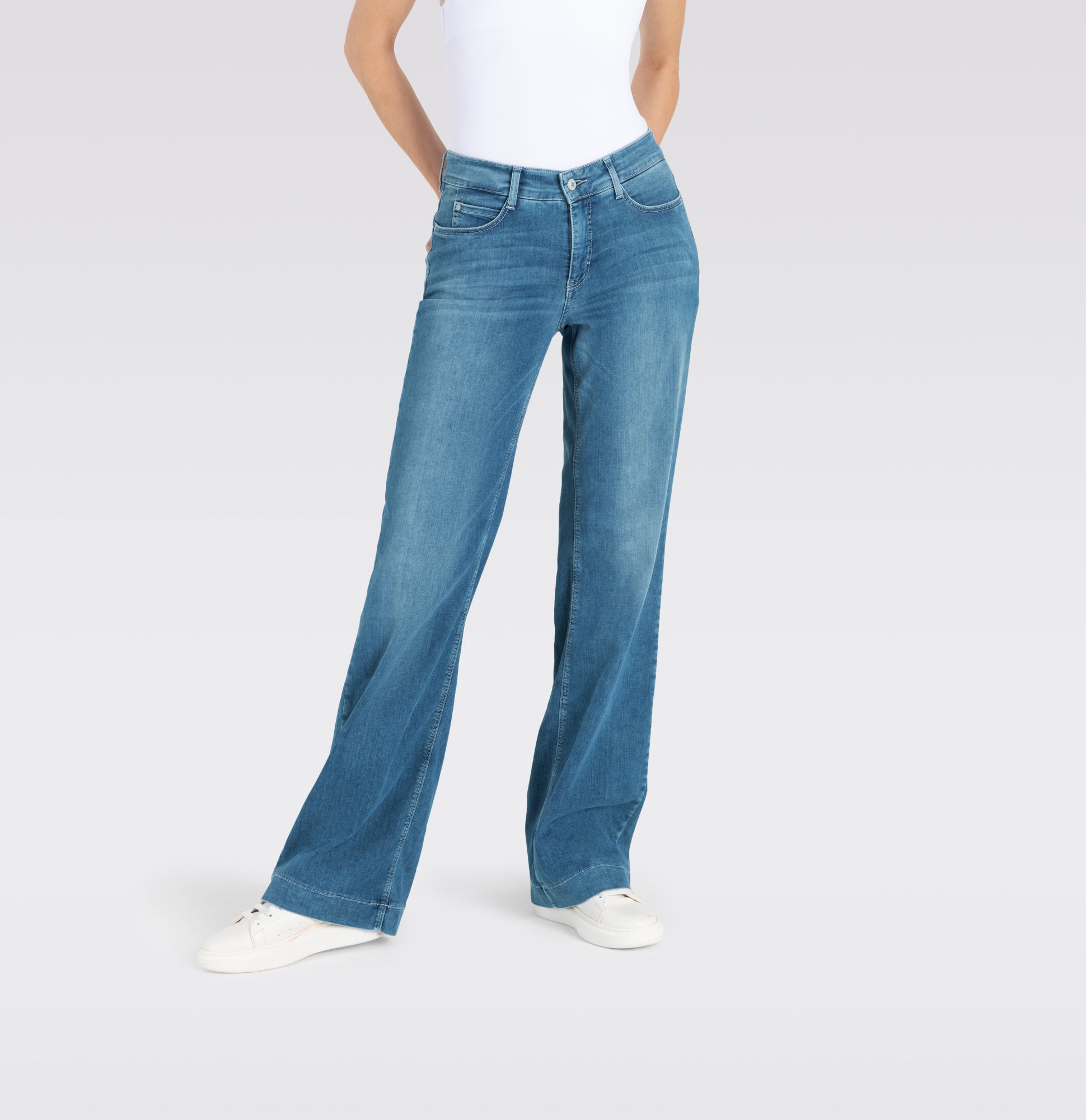 MAC Straight  hellblau
