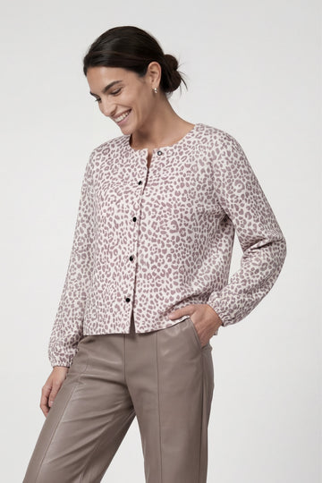 Strickjacke mit Leomuster