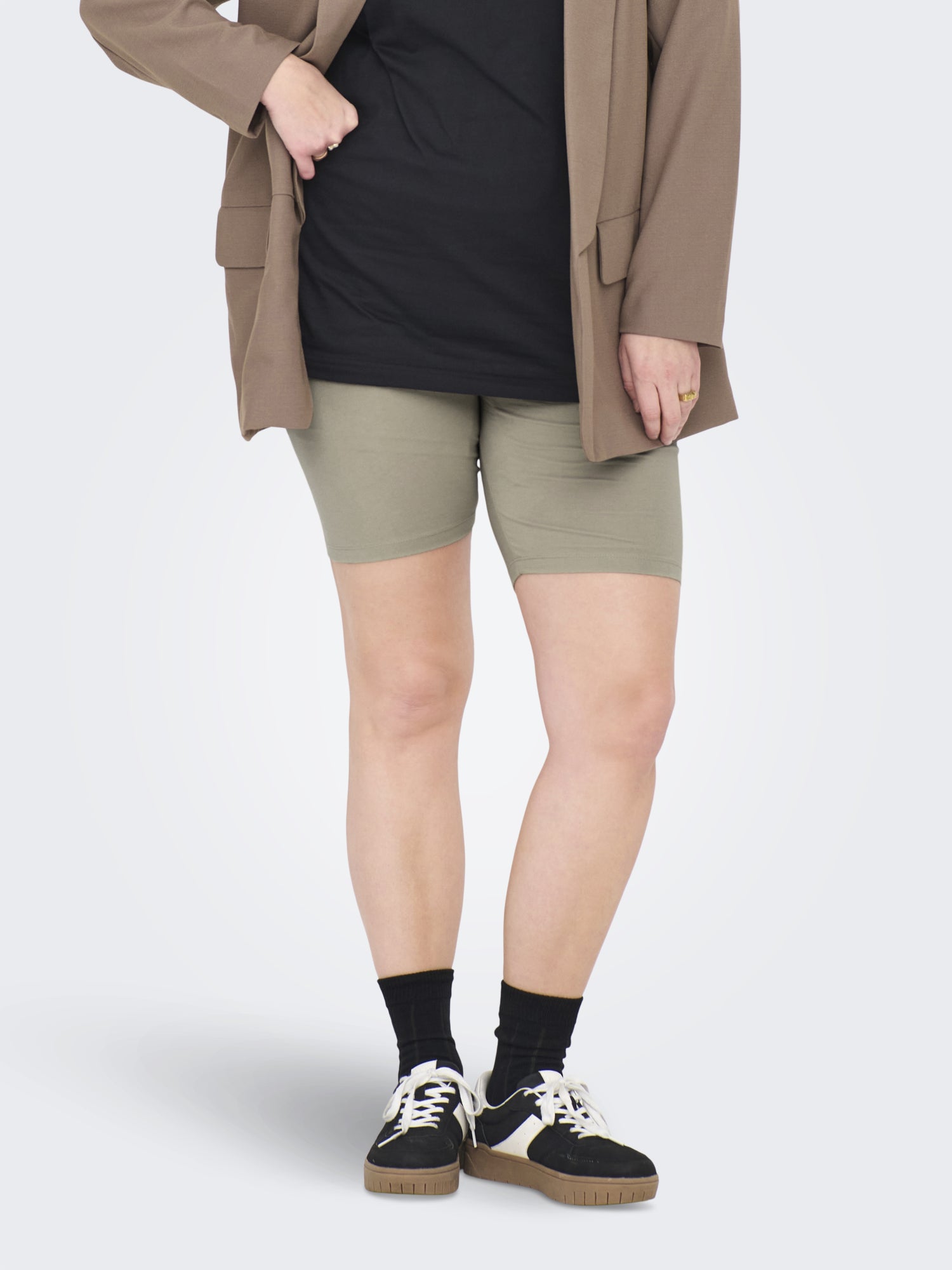 ONLY Carmakoma Shorts  beige