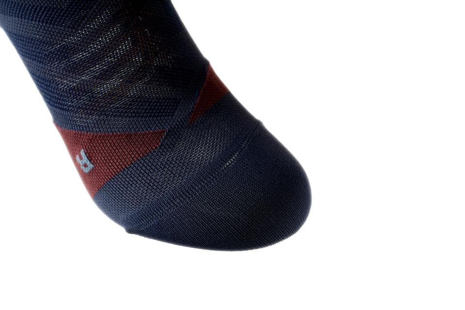 On Socken, Strümpfe  dunkelblau