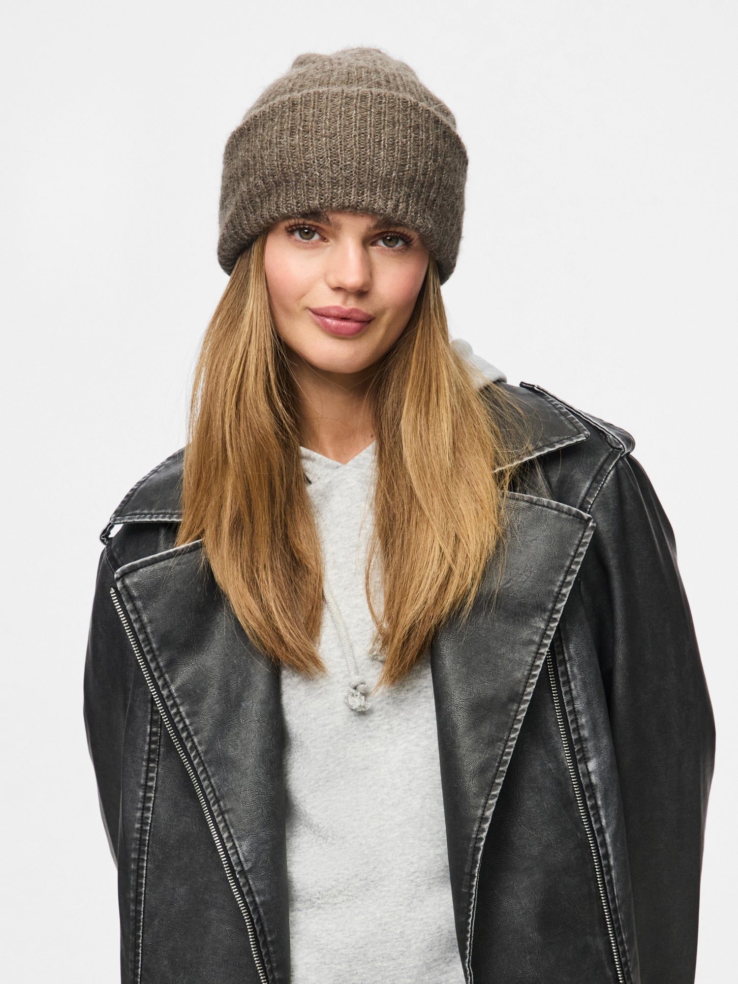 Pieces Mützen, Hüte  braun