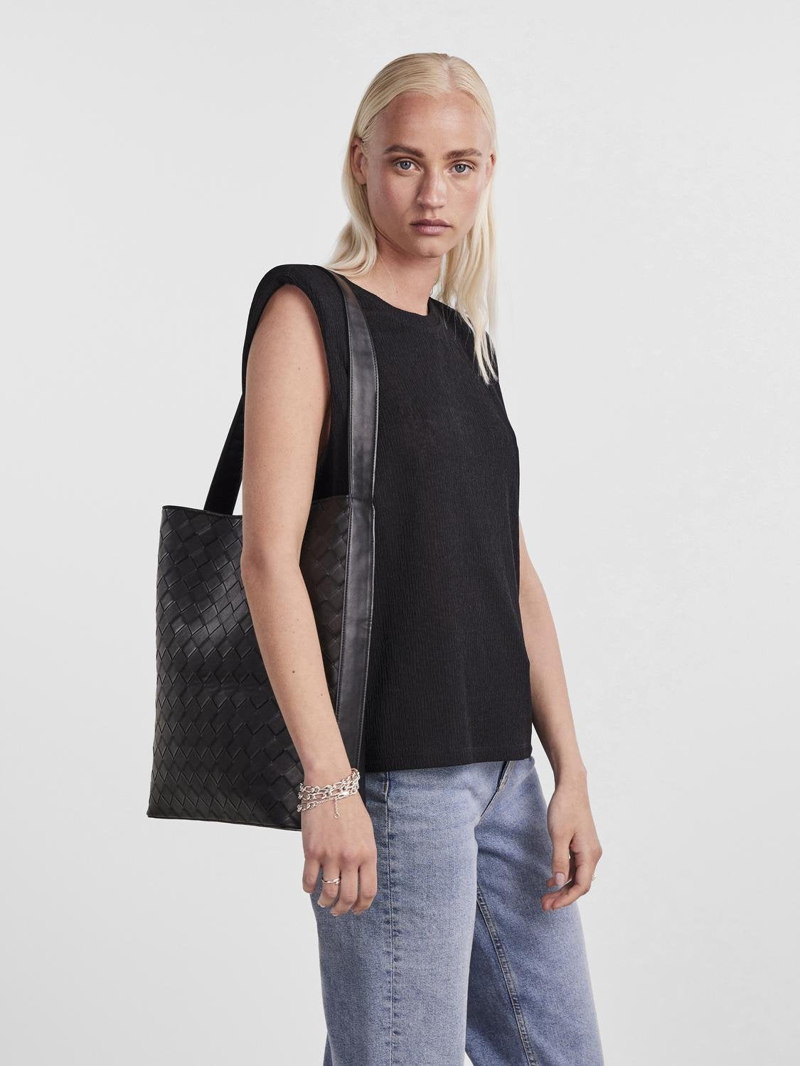 Pieces Handtaschen  schwarz