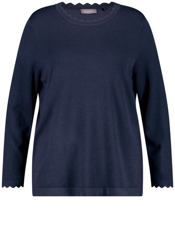 Pullover mit Wellenkanten