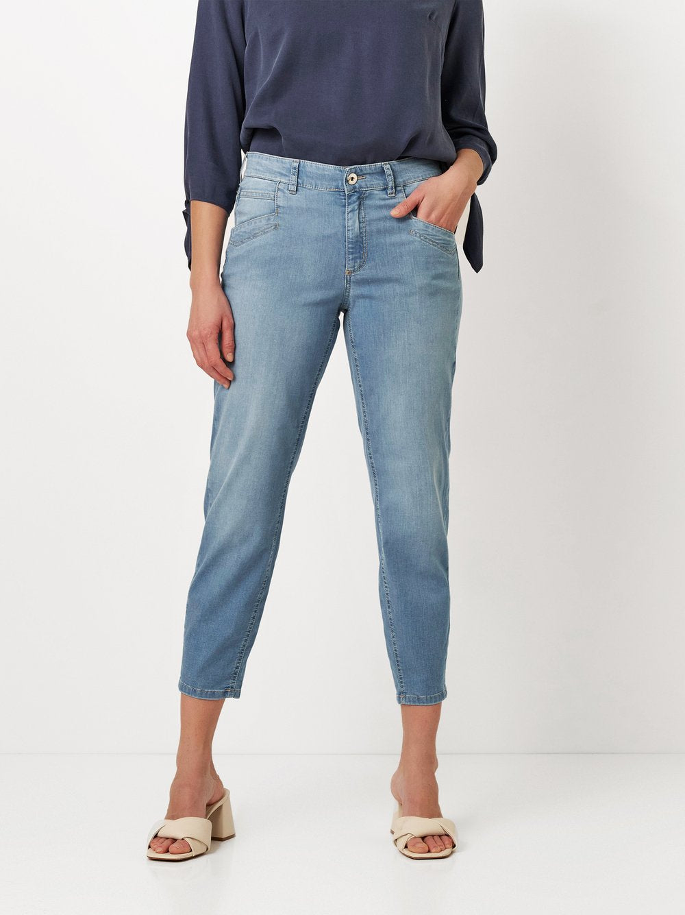 Toni Straight  hellblau