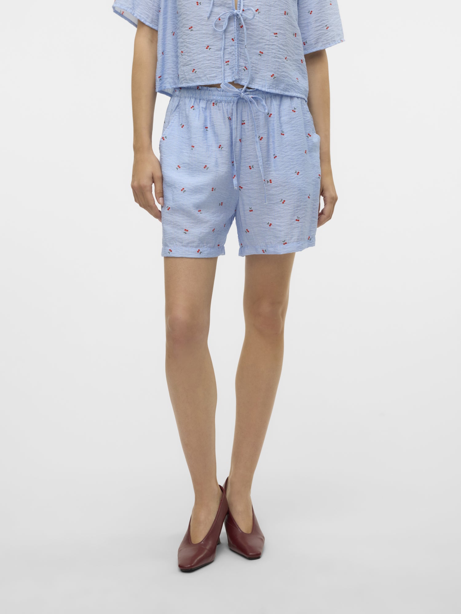 Vero Moda Shorts  hellblau