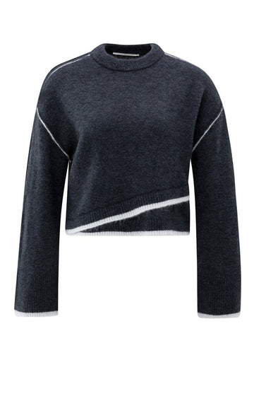 Strickpullover mit Linien