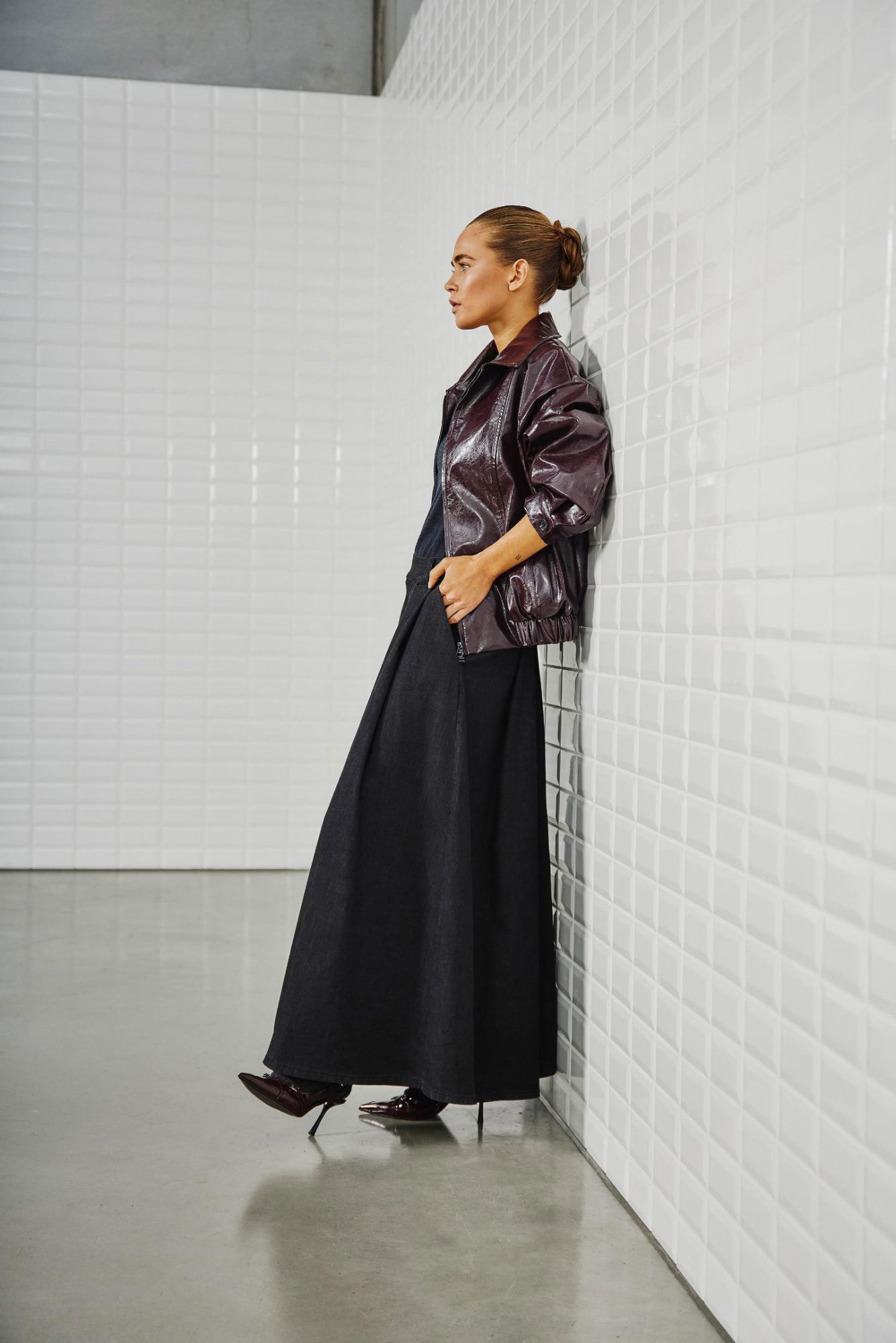 with black Leichte Jacken  bordeaux